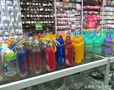 探秘2元店 日用品之外的奇葩发现